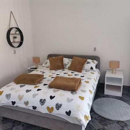 Lucija Apartamento Gospić Exterior foto